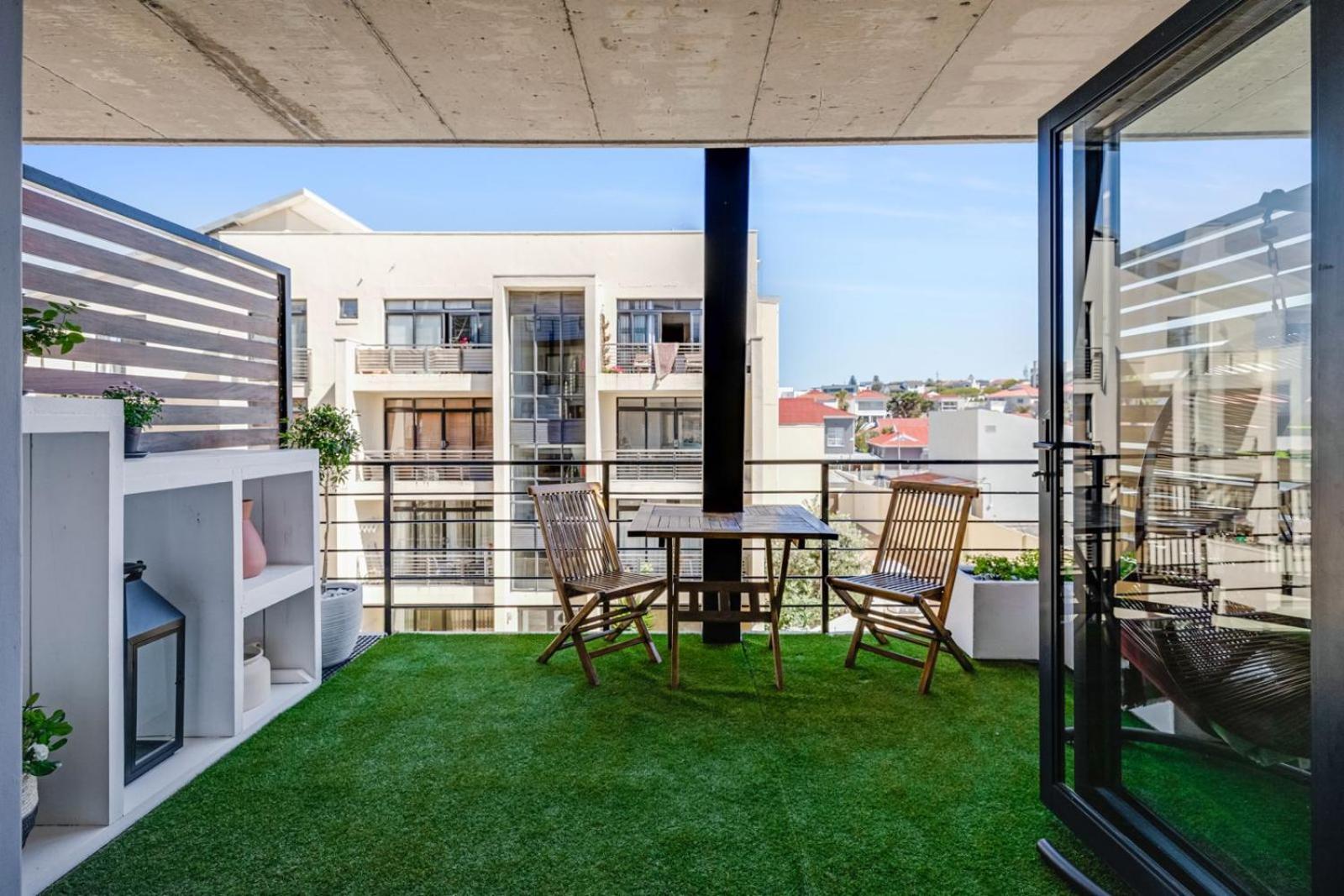 Apartment The Decade On White Soil